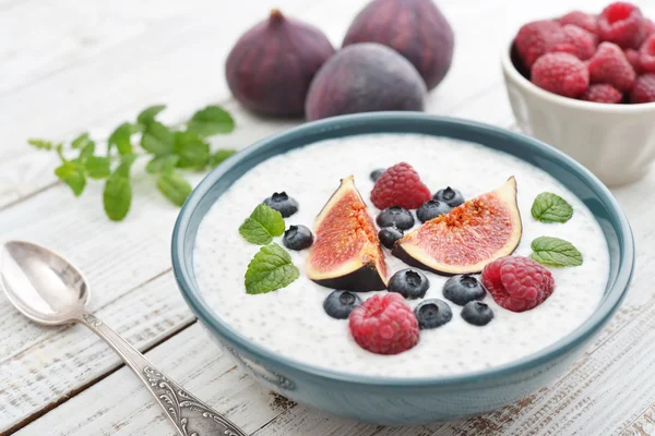 Chia seed pudding  with figs — Stock Photo, Image
