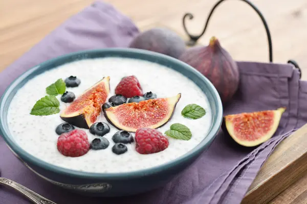 Chia zaad pudding met vijgen — Stockfoto