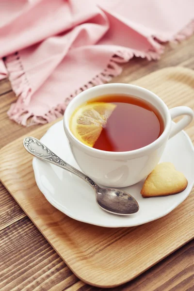 Taza de té con limón — Foto de Stock