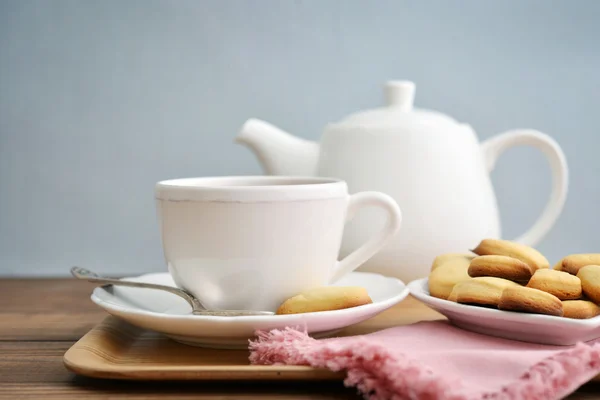 Xícara de chá e biscoitos — Fotografia de Stock