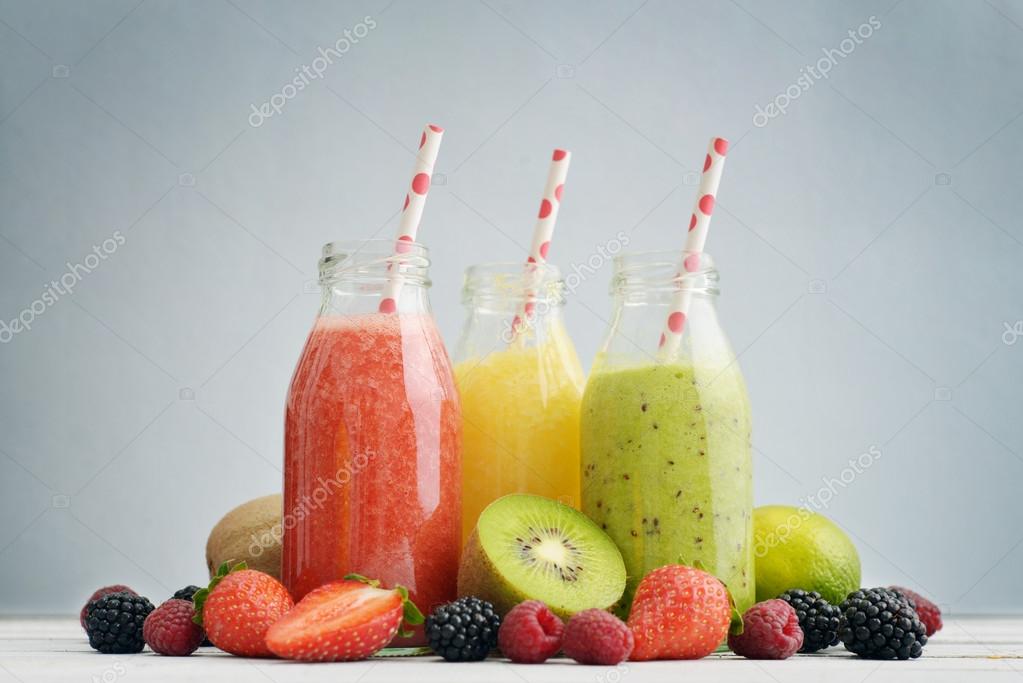 https://st3.depositphotos.com/1098692/12535/i/950/depositphotos_125351102-stock-photo-fruit-smoothies-in-retro-bottles.jpg