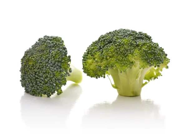 Brokoli segar di atas putih — Stok Foto