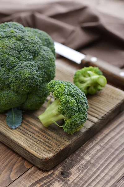 Mazzo di broccoli verdi freschi — Foto Stock