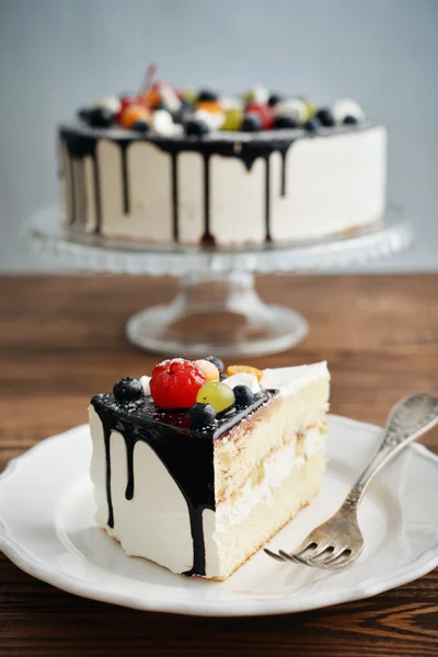 Tarta de cumpleaños de fruta — Foto de Stock