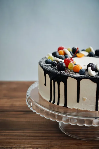 Bolo de aniversário de frutas — Fotografia de Stock