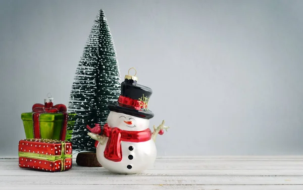 Árvore de abeto com decorações de Natal — Fotografia de Stock
