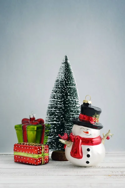 Albero di abete con decorazioni natalizie — Foto Stock