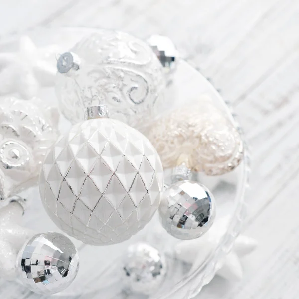 Witte vintage kerstballen — Stockfoto