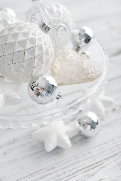 Witte vintage kerstballen — Stockfoto