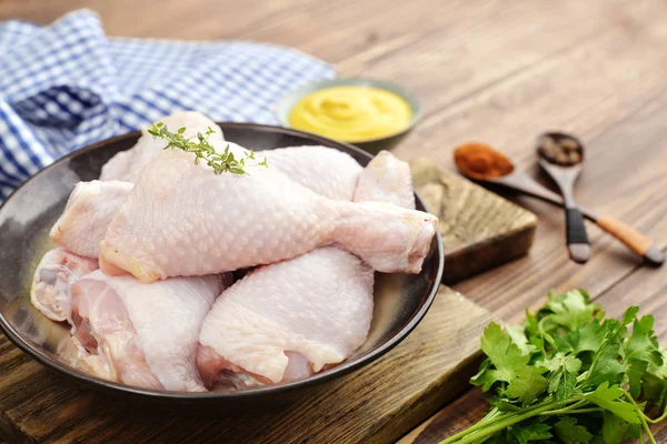 Raw chicken legs — Stock Photo, Image