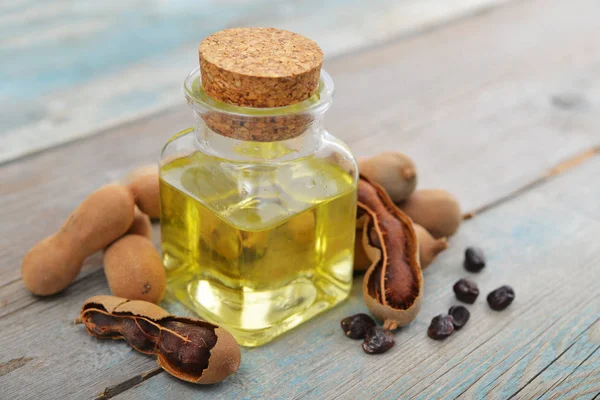 Essential tamarind oil — Stock Photo, Image