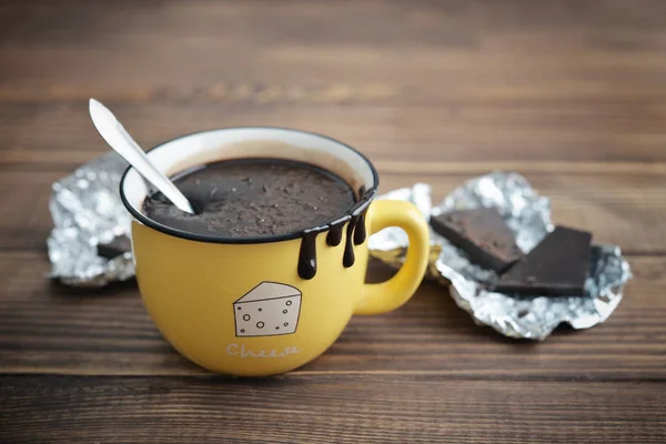 Chocolate quente na caneca — Fotografia de Stock