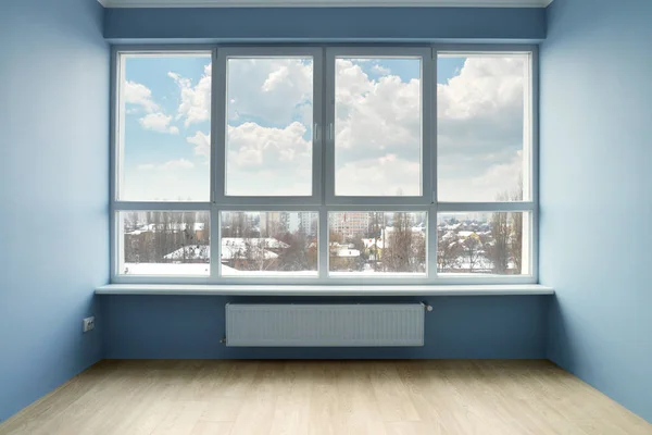 Empty room with large window — Stock Photo, Image