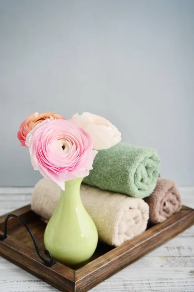 Color towels on vintage tray — Stock Photo, Image