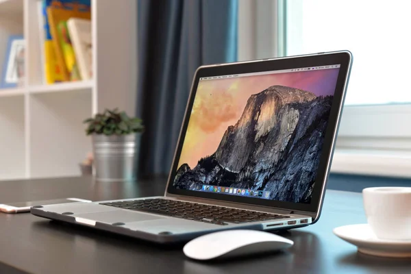 Apple Macbook Pro — стокове фото