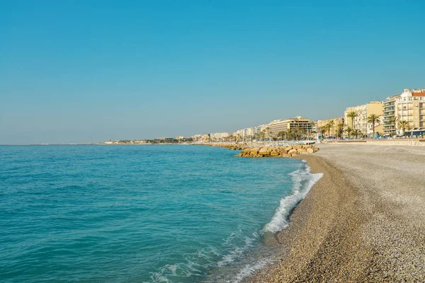 Playa vacía en Niza y Promenade des Anglais — Foto de Stock