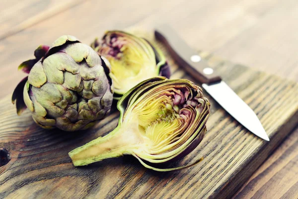 Két friss Artichokes — Stock Fotó