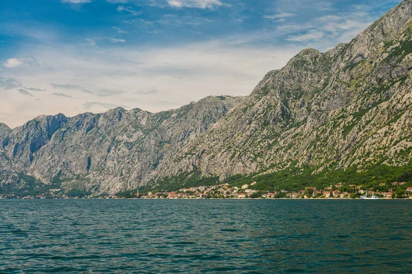 Pohled na pobřeží zálivu Kotor — Stock fotografie