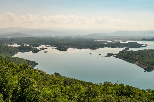 Vista de verano del lago Slansko — Foto de Stock