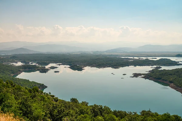 Vista de verano del lago Slansko — Foto de Stock