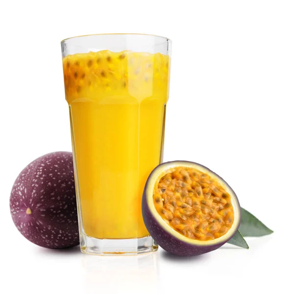 Passion fruit with fresh juice — Stock Photo, Image
