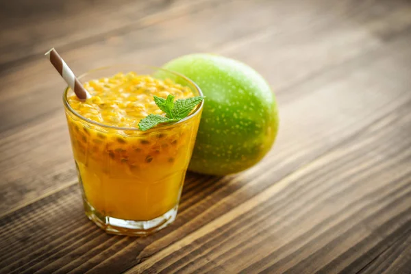Passion fruit fresh juice — Stock Photo, Image