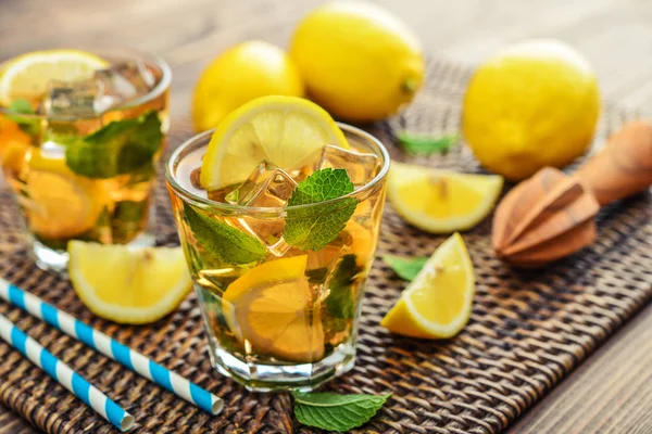 Iced zoete limonade glazen — Stockfoto