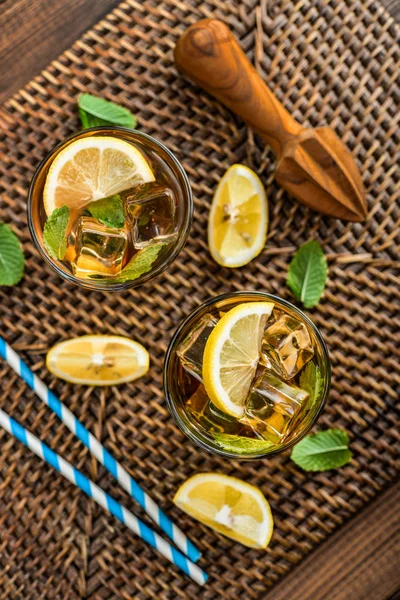 Bicchieri di limonata dolce ghiacciata — Foto Stock