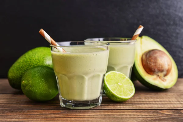 Fresh avocado smoothie — Stock Photo, Image