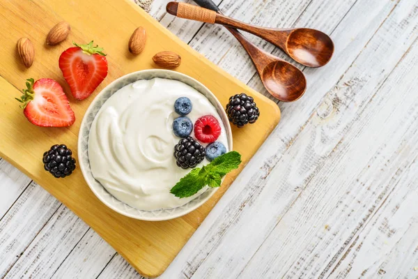 Greek yogurt in bowl — Stock Photo, Image