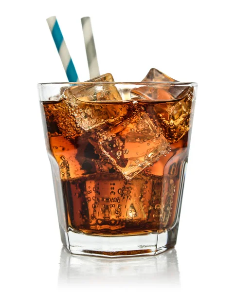 Vaso de bebida de cola con hielo — Foto de Stock