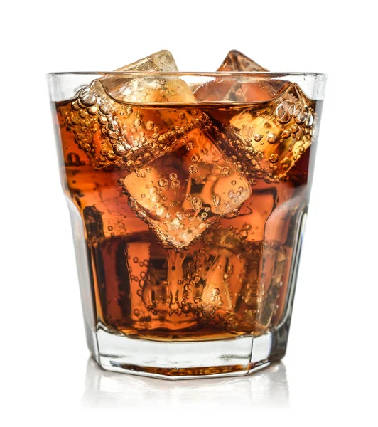 Glas cola drank met ijs — Stockfoto