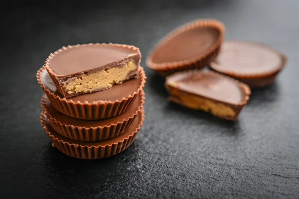 Peanut butter cups — Stockfoto