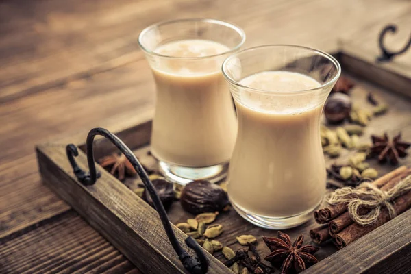 Geleneksel Hint içki - masala chai çay — Stok fotoğraf