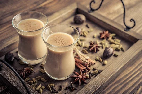 Bebida indiana tradicional - chá masala chai — Fotografia de Stock