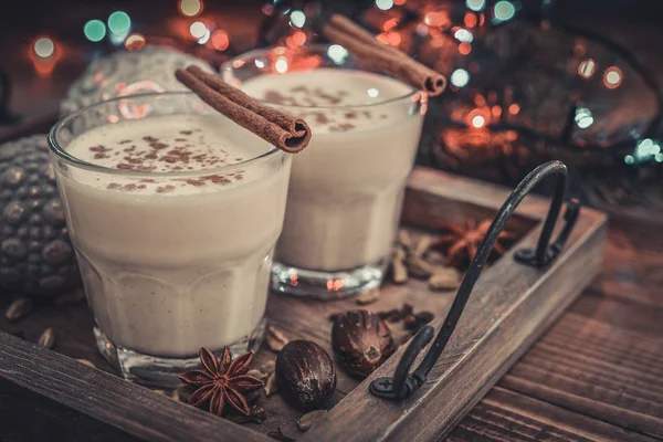 Παραδοσιακό χριστουγεννιάτικο ποτό eggnog — Φωτογραφία Αρχείου