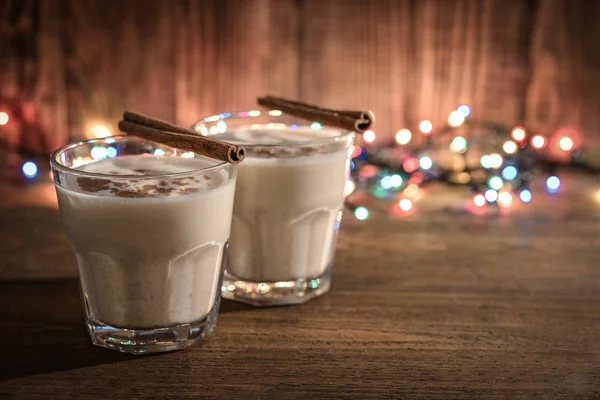 Bebida tradicional de Navidad ponche de huevo — Foto de Stock