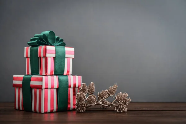 Geschenkboxen mit Bändern — Stockfoto