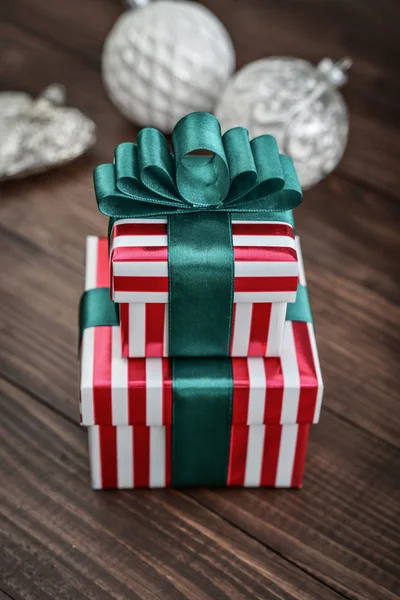 Geschenkboxen mit Bändern — Stockfoto