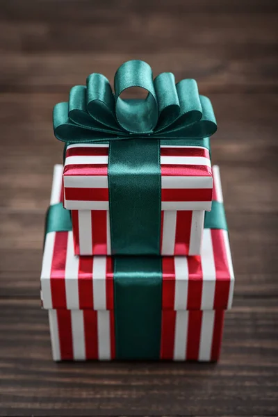 Geschenkboxen mit Bändern — Stockfoto