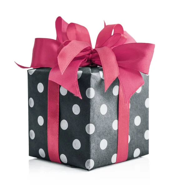 Подарочная Коробка Polka Точка Розовой Лентой Изолированы Белом Фоне Обрезкой — стоковое фото