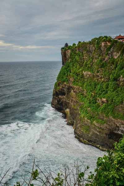 Kilátás a Pura Luhur Uluwatu templom — Stock Fotó