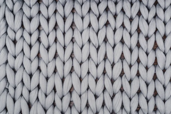 Серое вязаное одеяло из мериносовой шерсти — стоковое фото