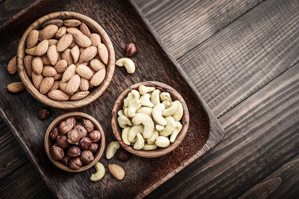 Amandelen, cashewnoten en hazelnoten — Stockfoto