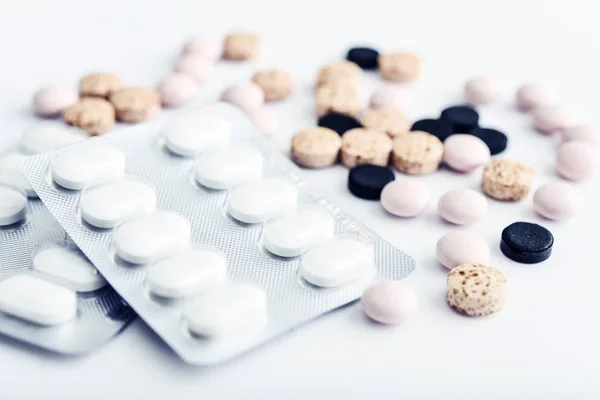Vértes Fehér Háttér Különböző Tabletták — Stock Fotó