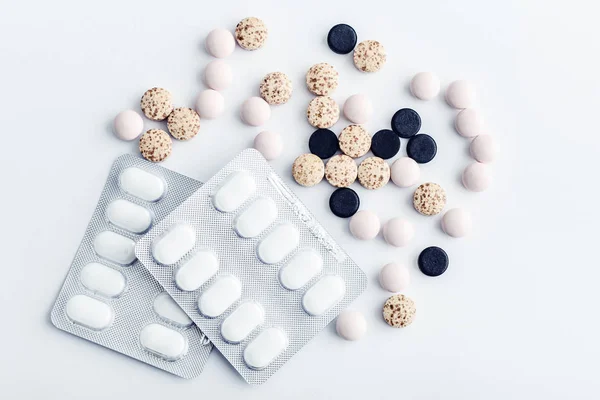 Different pills on white — Stock Photo, Image