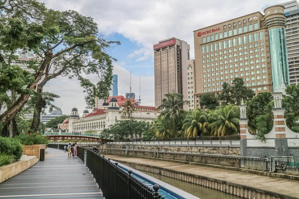 Vue panoramique sur la rivière de la Vie Kolam Biru et Leboh Pasar — Photo