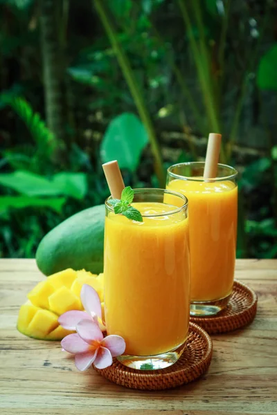 Mango Smoothie Glass Bamboo Drinking Straws Wooden Table Outdoor Closeup — Stock Photo, Image