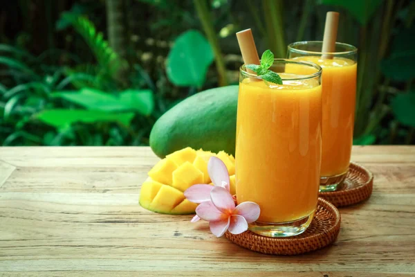 Mango Smoothie Glass Bamboo Drinking Straws Wooden Table Outdoor Closeup — Stock Photo, Image