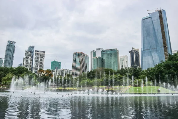 Kuala Lumpur Malaisie Novembre 2019 Fontaine Sur Lac Près Des — Photo